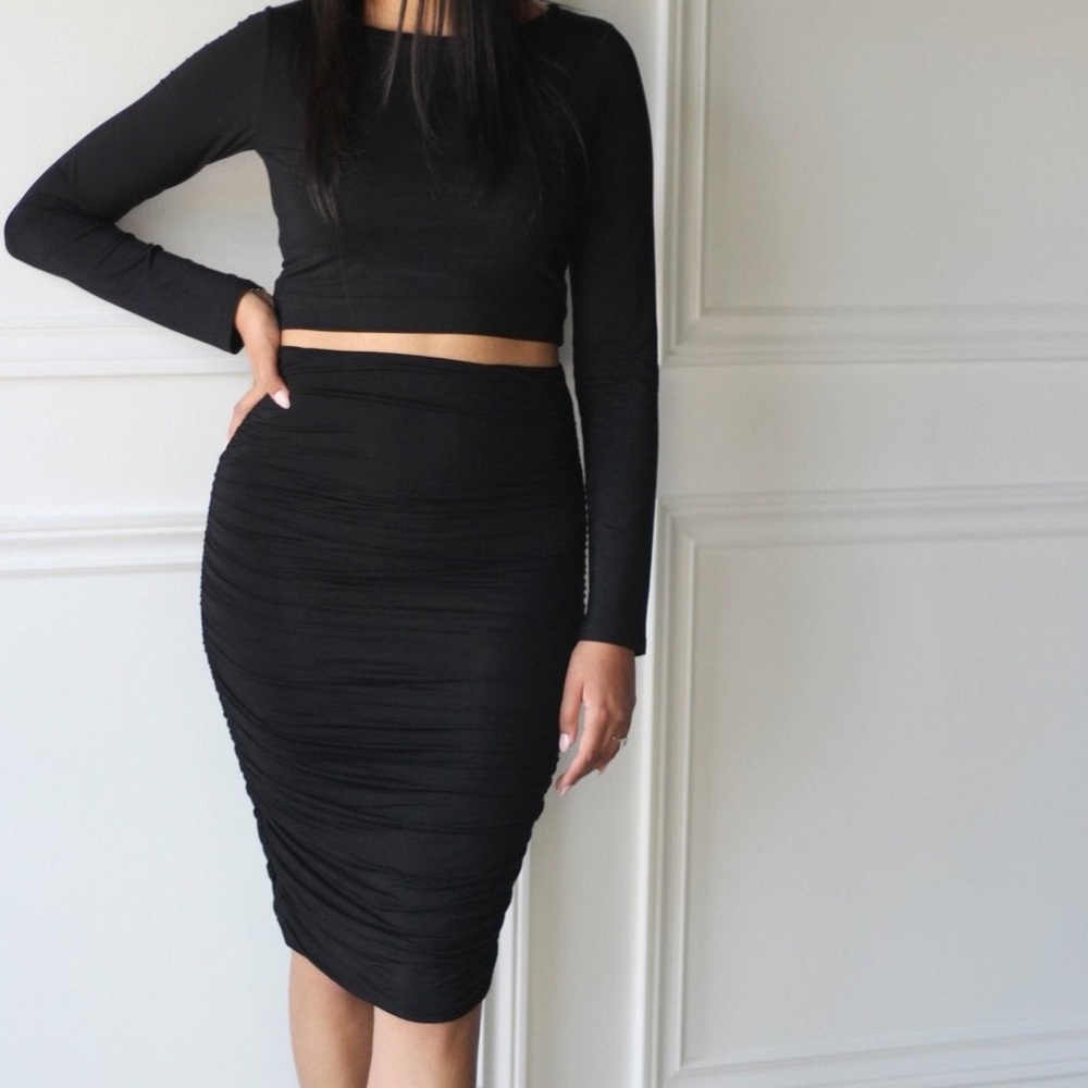 Women's Black Ruched High-Waist Pencil Skirt - Classic Sleek Style